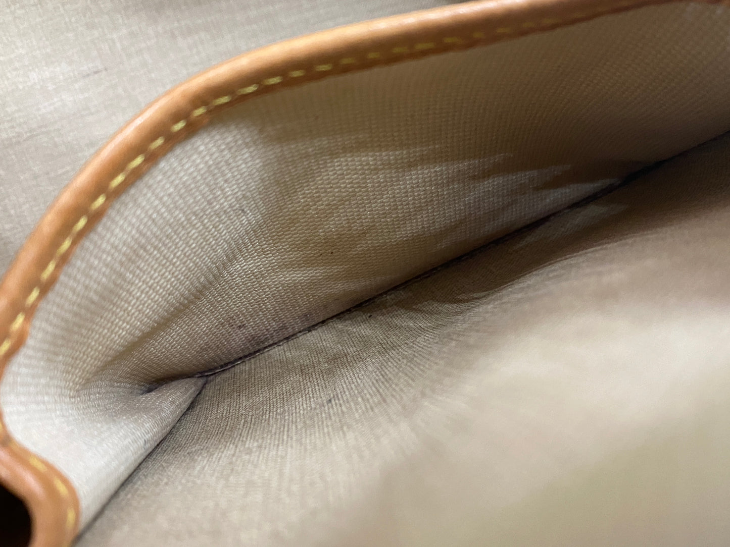 LOUIS VUITTON モノグラム M47270モノグラムドーヴィル ハンドバッグ