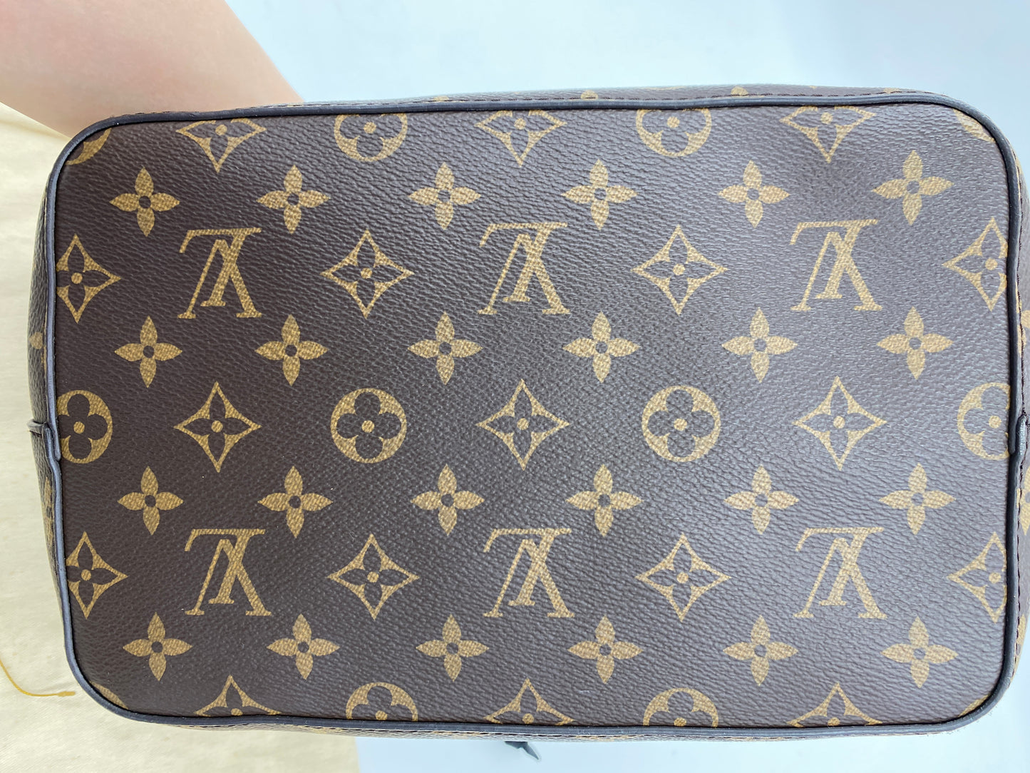 LOUIS VUITTON ネオノエ ショルダーバッグ M44020