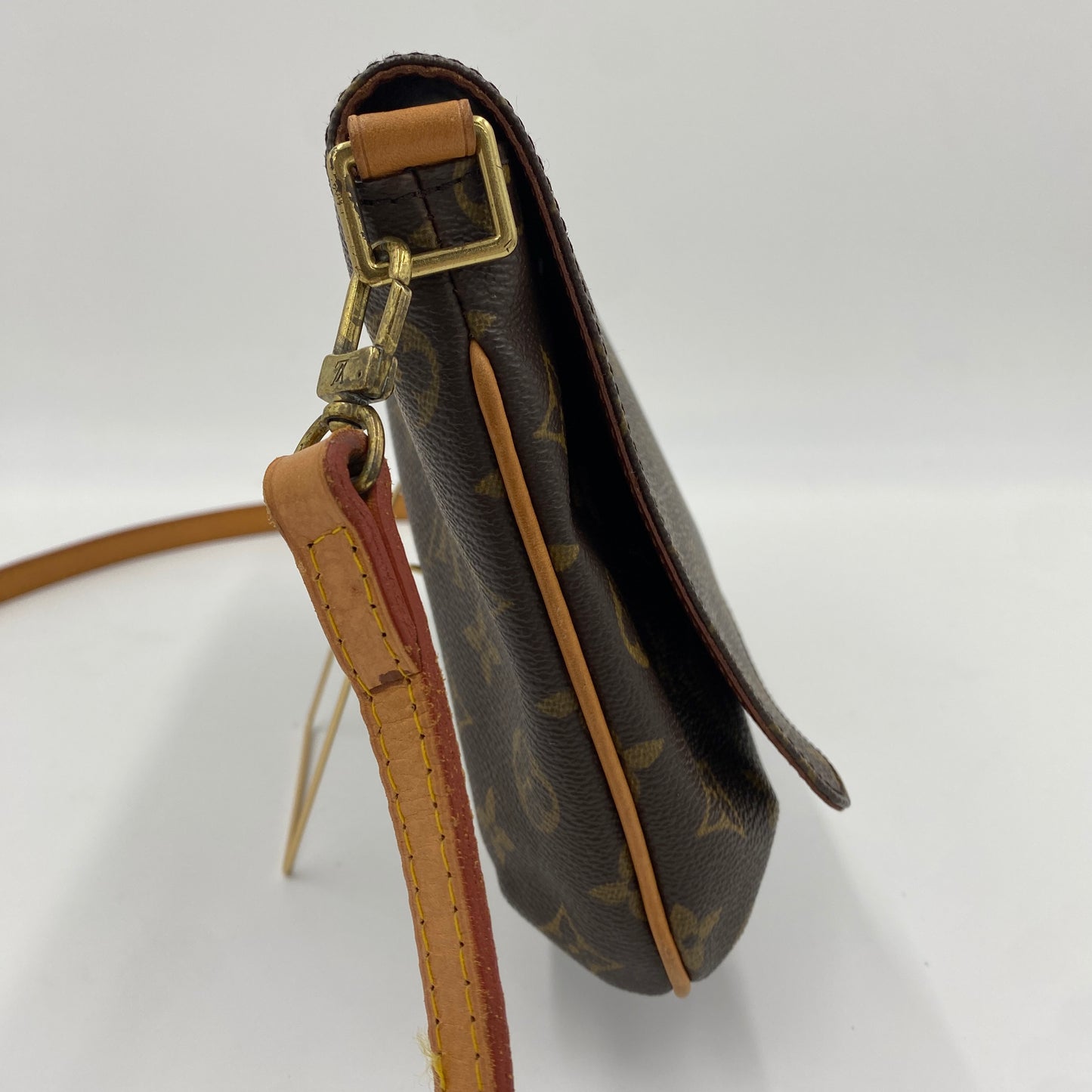 LOUIS VUITTON モノグラム M51388 ミュゼットタンゴ ※ストラップ変更あり