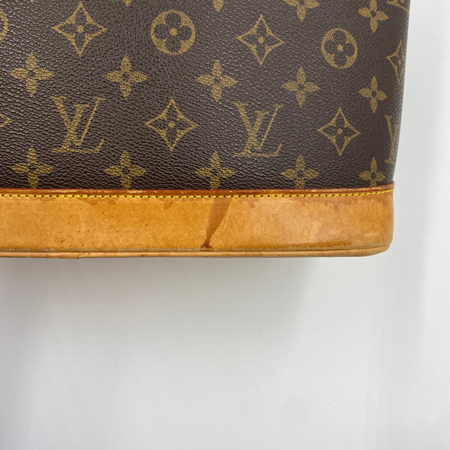 LOUIS VUITTON アルマ