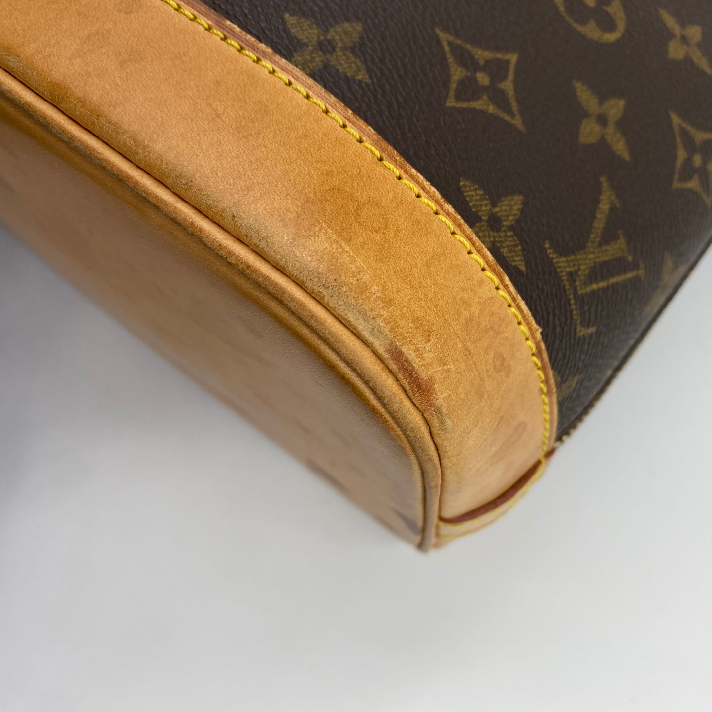 LOUIS VUITTON アルマ