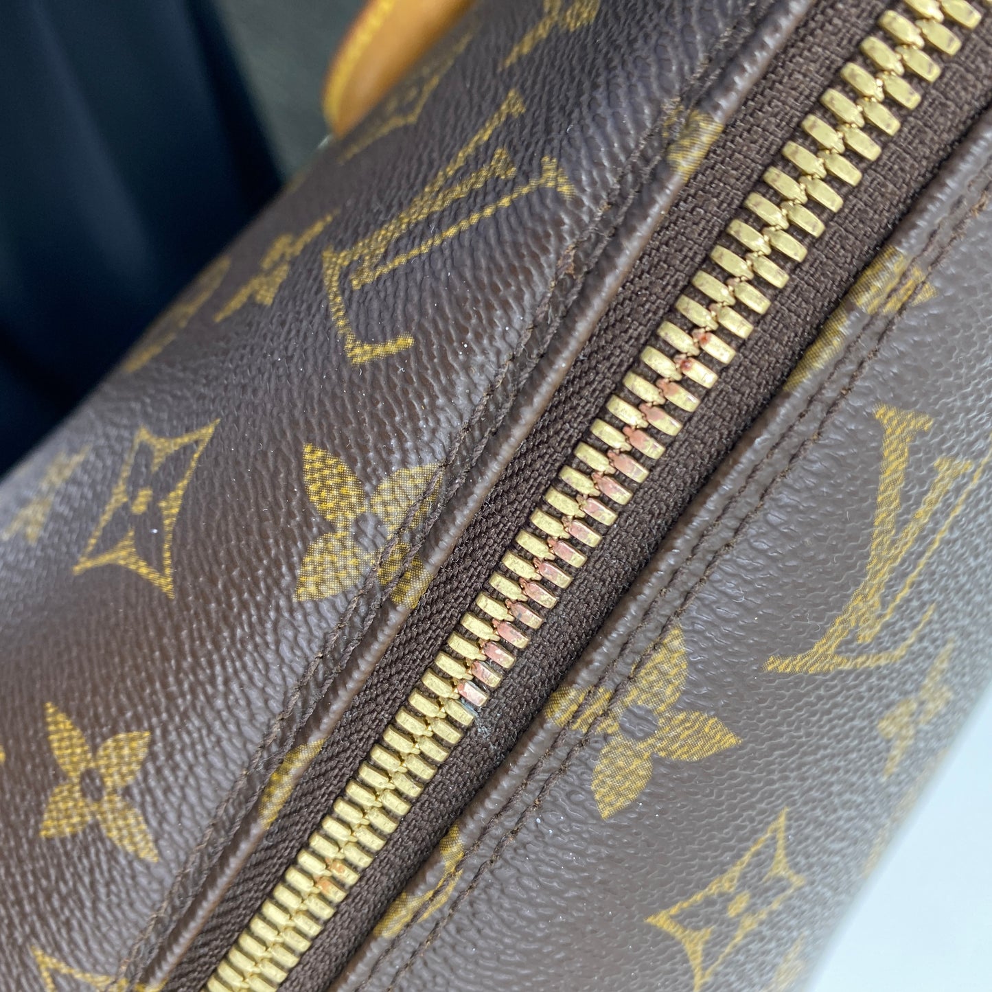 LOUIS VUITTON アルマ