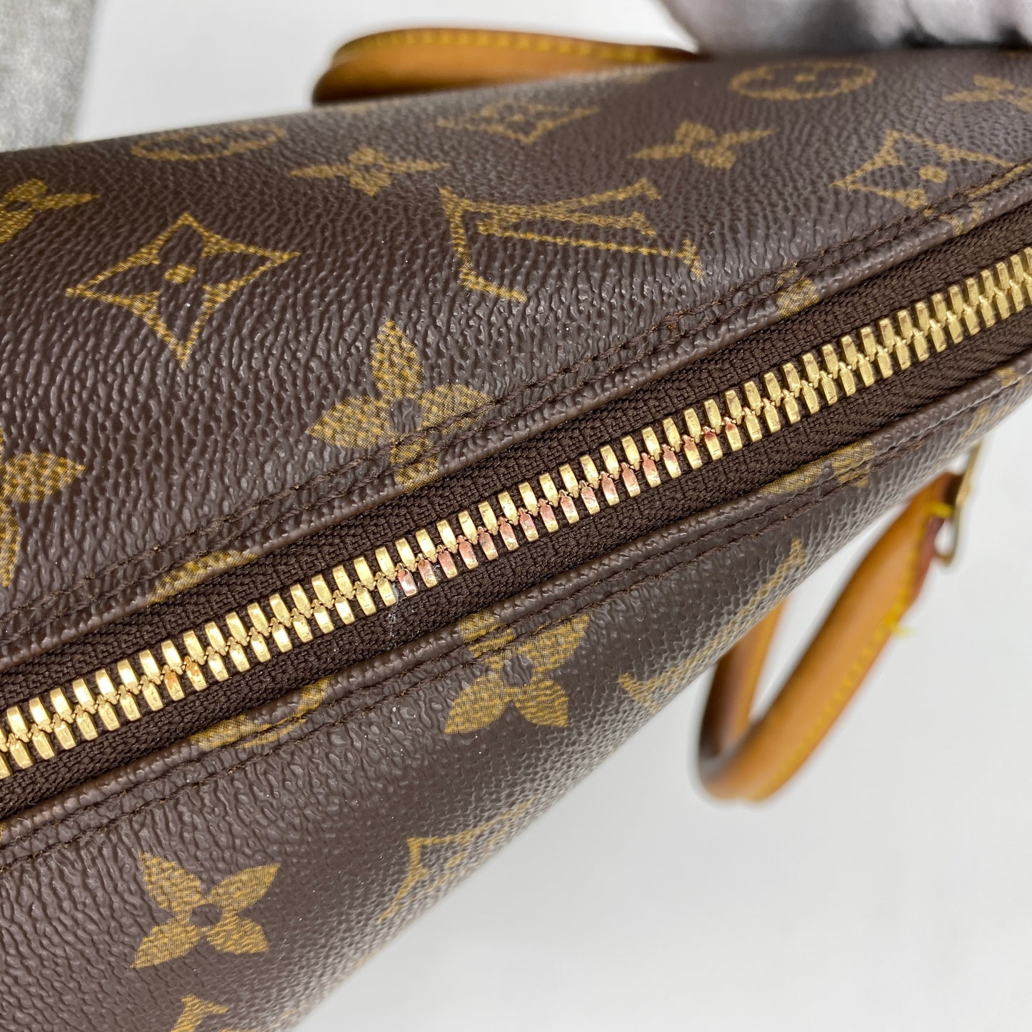LOUIS VUITTON アルマ