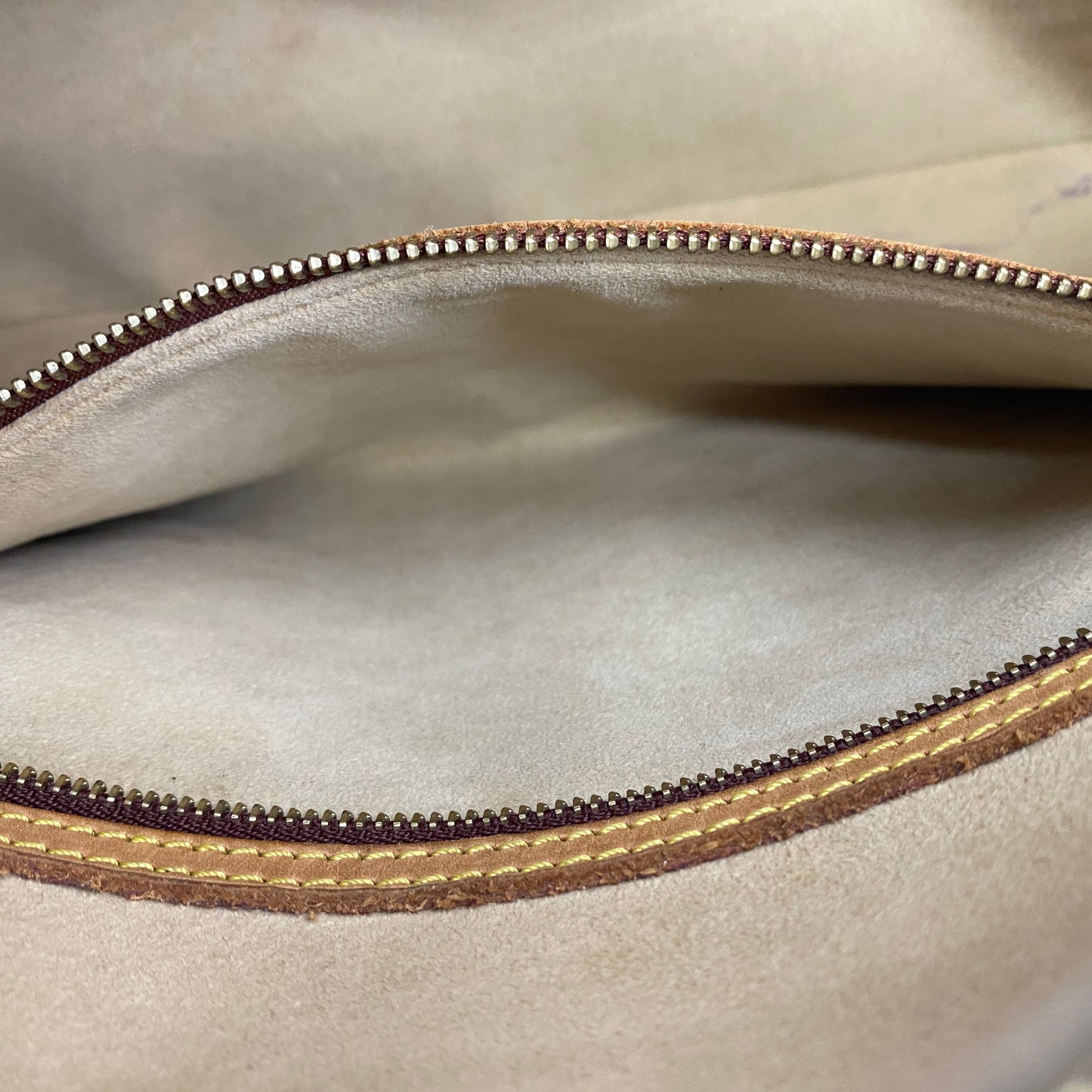 LOUIS VUITTON ショルダーバッグ/クロスボディバッグ モノグラム シテ M51181
