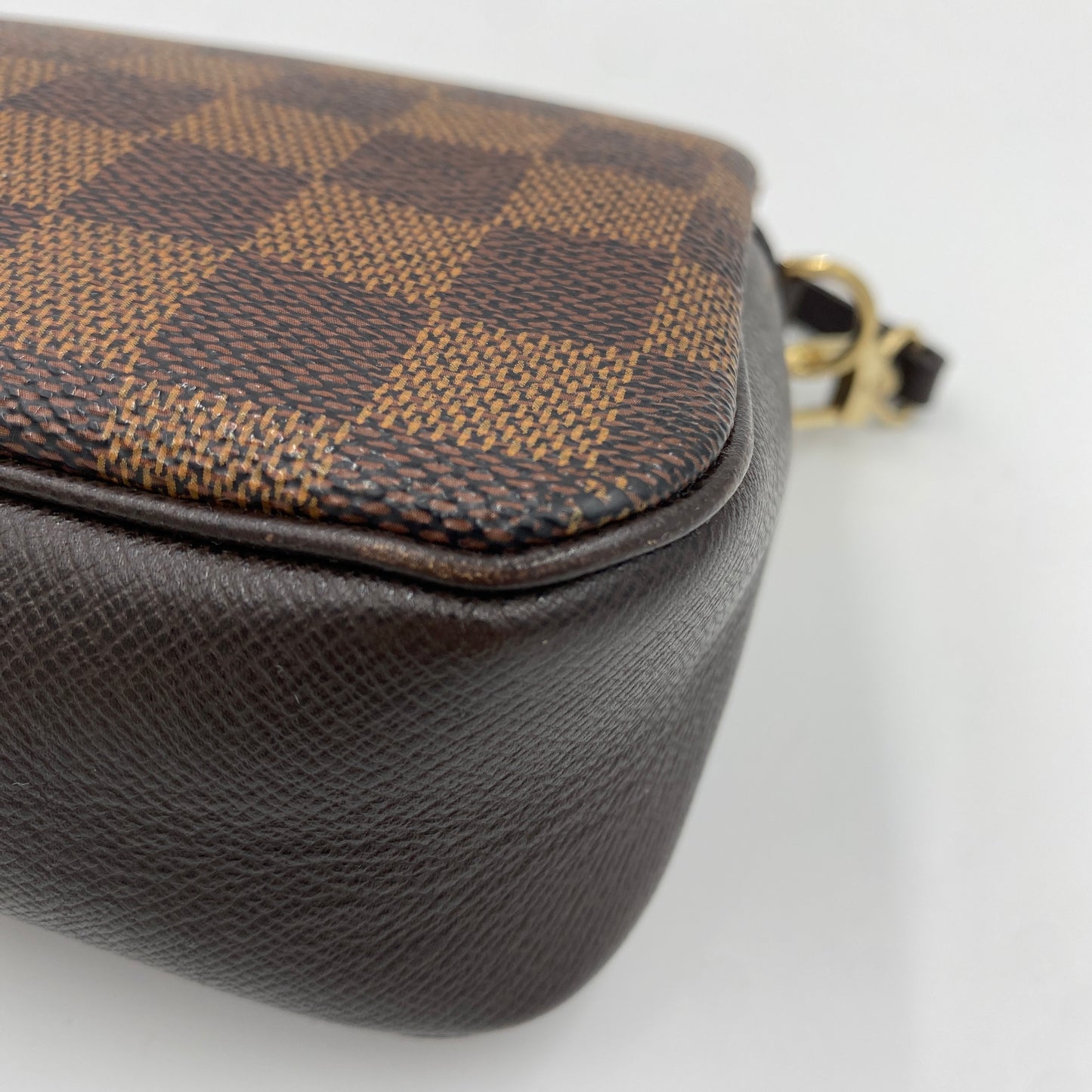 LOUIS VUITTON トゥルース・メイクアップ