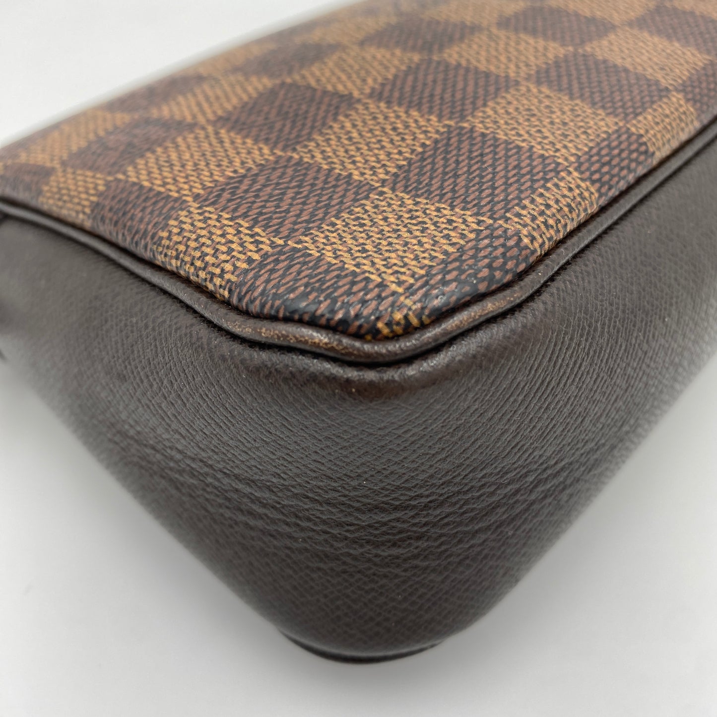 LOUIS VUITTON トゥルース・メイクアップ