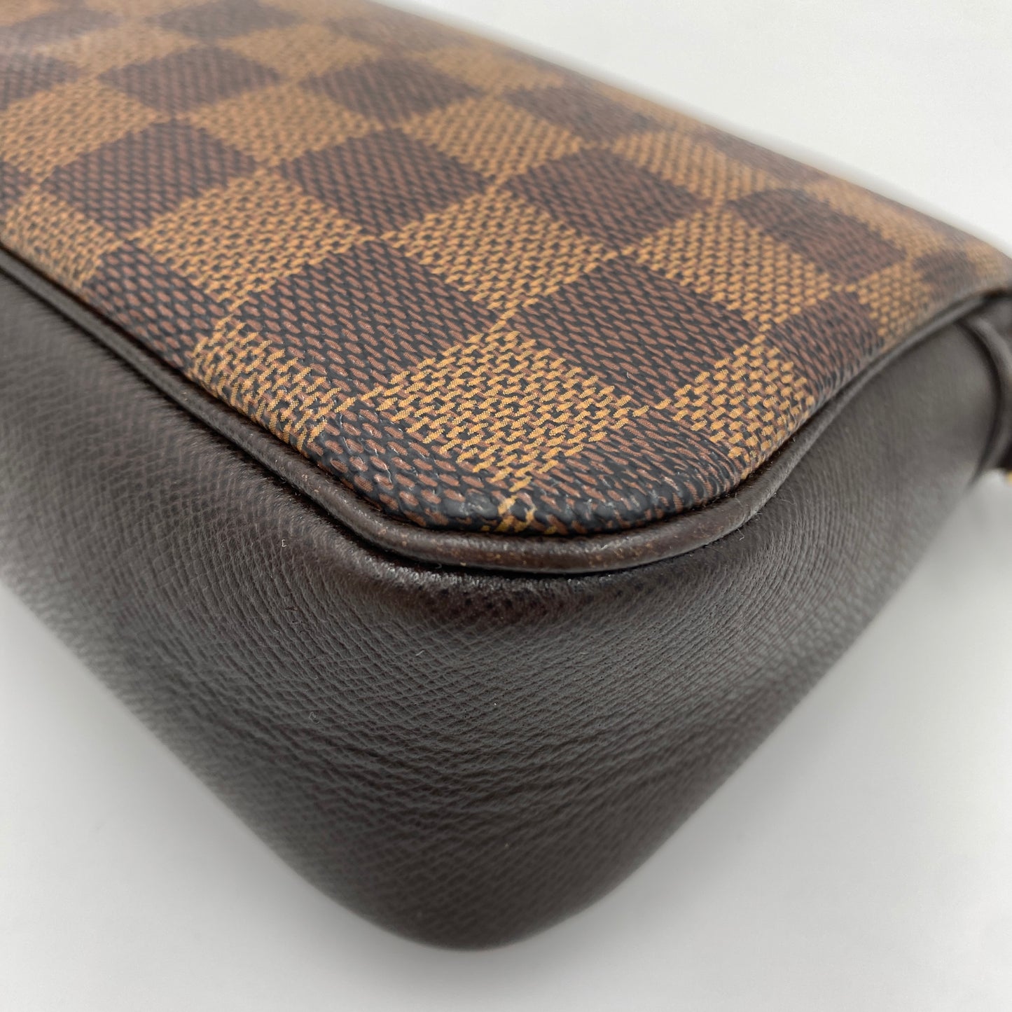 LOUIS VUITTON トゥルース・メイクアップ
