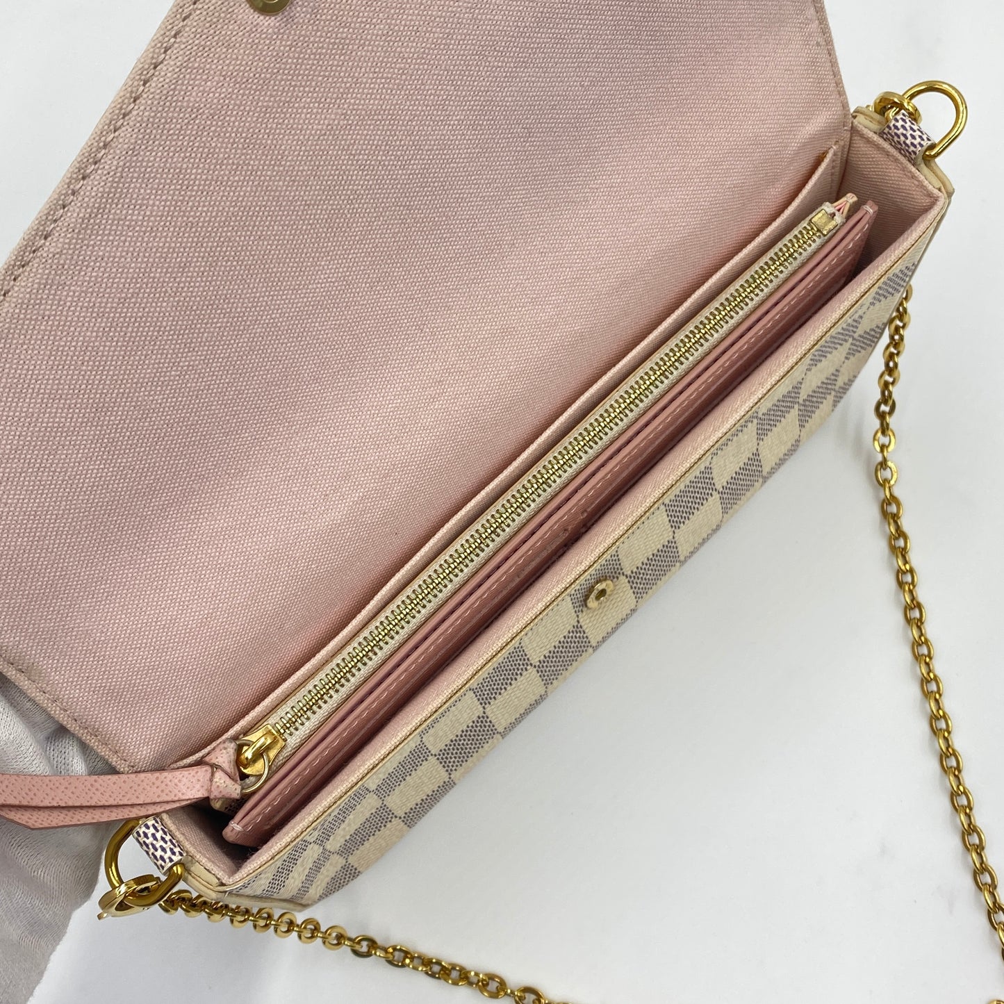 LOUIS VUITTON ポシェット・フェリーチェ